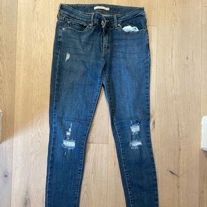 711 Levi’s Skinny Jeans with Rips